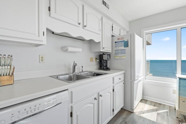 Building Photo - 5800 N Ocean Blvd
