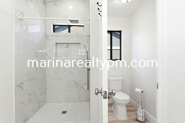 Building Photo - Home Sweet home-Beautiful remolded 3 bedroom 2 bathroom
