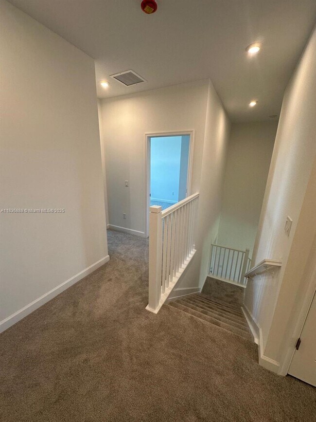 Building Photo - 14051 SW Thorens Dr