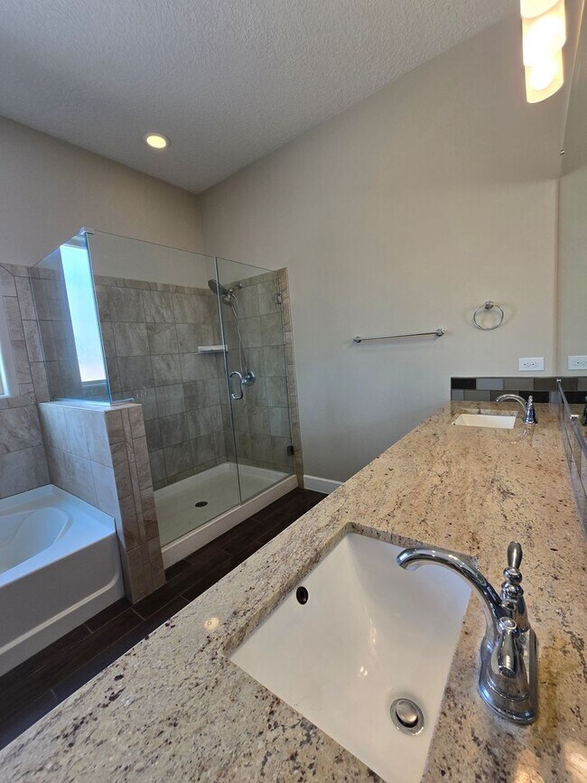 Building Photo - COMING SOON! Beautiful 4 bed, 3.5 bath in ...