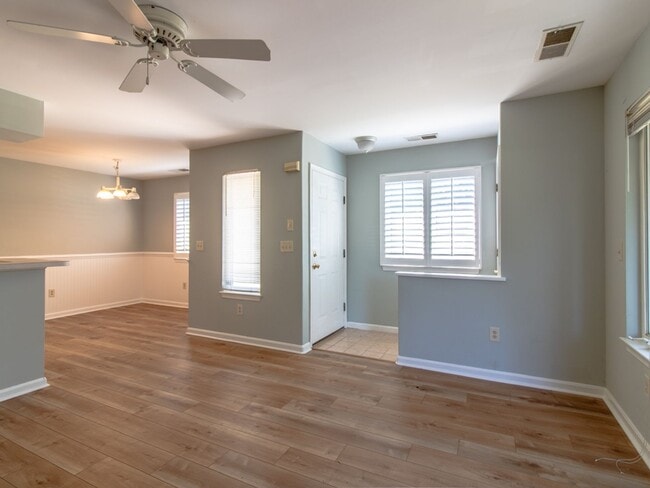 Building Photo - 159 Lakeside Dr