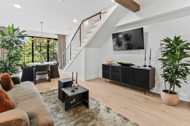 Building Photo - 346 Peters St SW