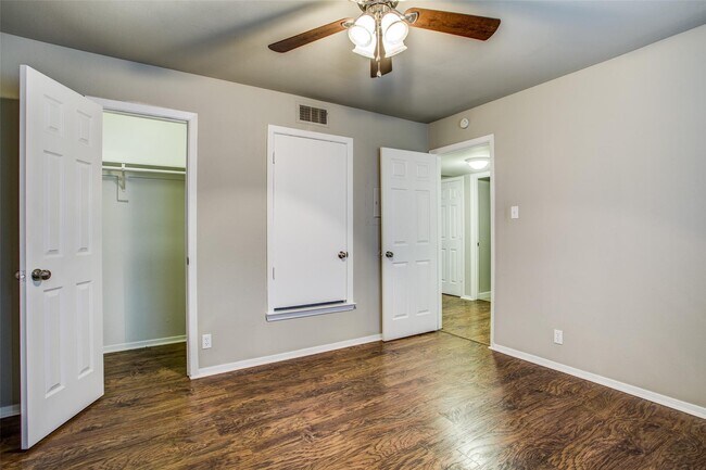 Building Photo - 3825 Camelot St