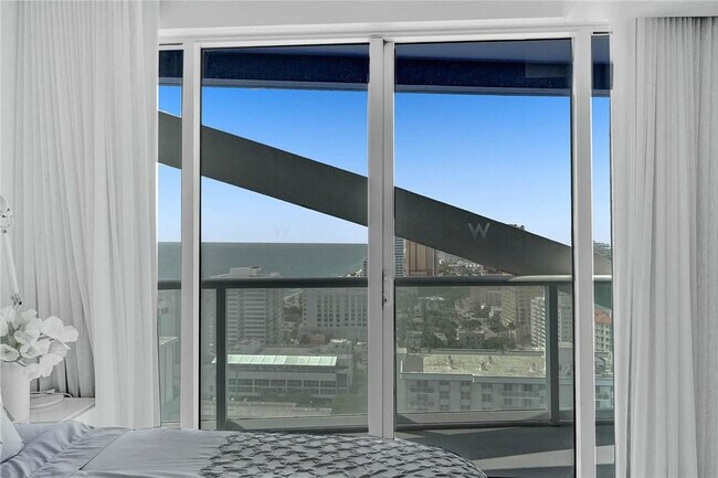 Building Photo - 3101 Bayshore Dr