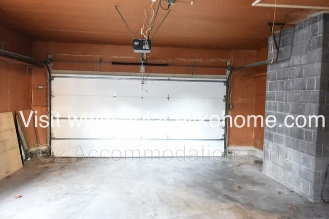 Building Photo - 7820 Arlington Ave