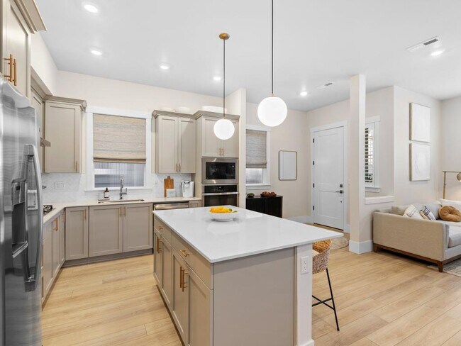 Building Photo - 13728 SW 166th Ave