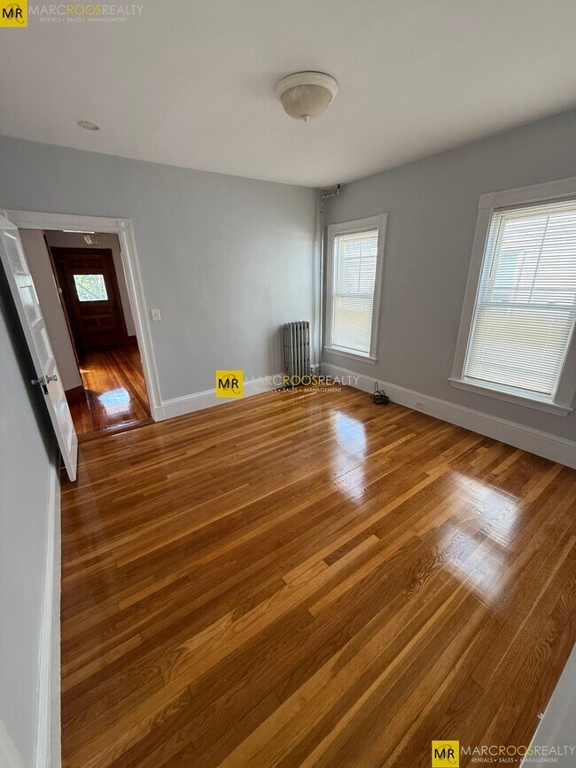 Building Photo - 68 Willow Ave