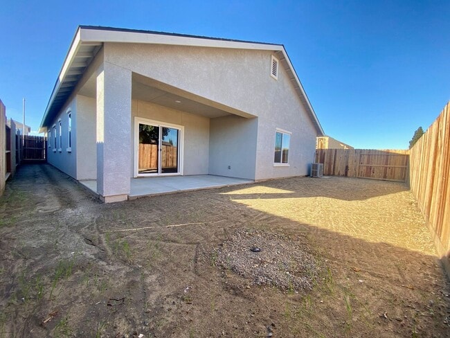 Building Photo - NEWER 4 Bedroom 2 Bath home for RENT!