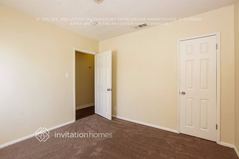 Building Photo - 1118 S Exmoor Ave