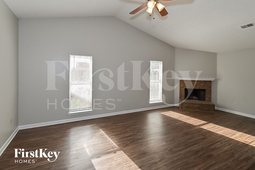 Building Photo - 3431 Golden Oaks Dr