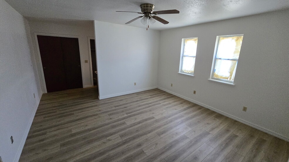 Building Photo - 2504 E 19th St