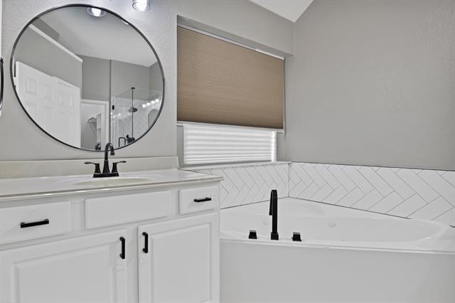 Building Photo - 9409 Stonewood Dr