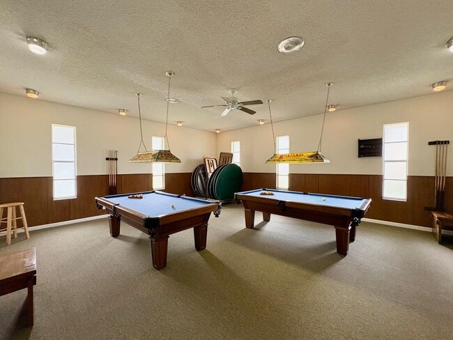 Building Photo - 700 Village Green Ct