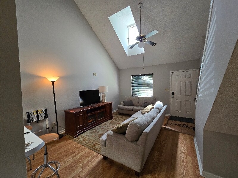 Building Photo - 2325 Parrot Ln