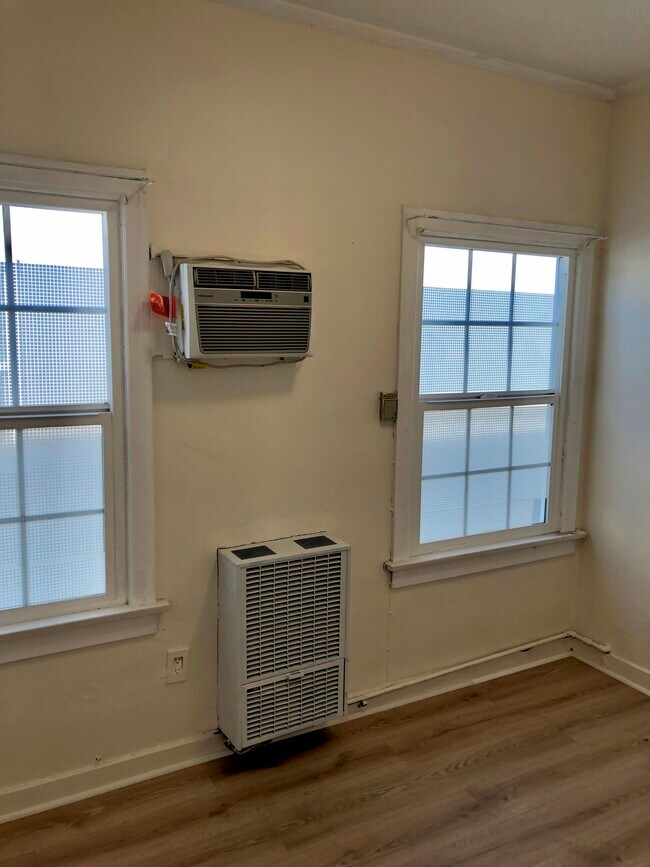 Building Photo - 202 S New Hampshire Ave