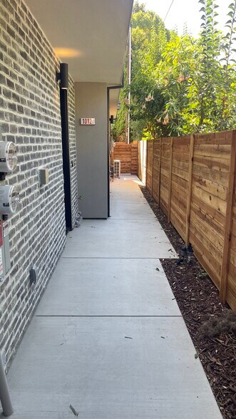 Building Photo - 1012 Uptown Aly