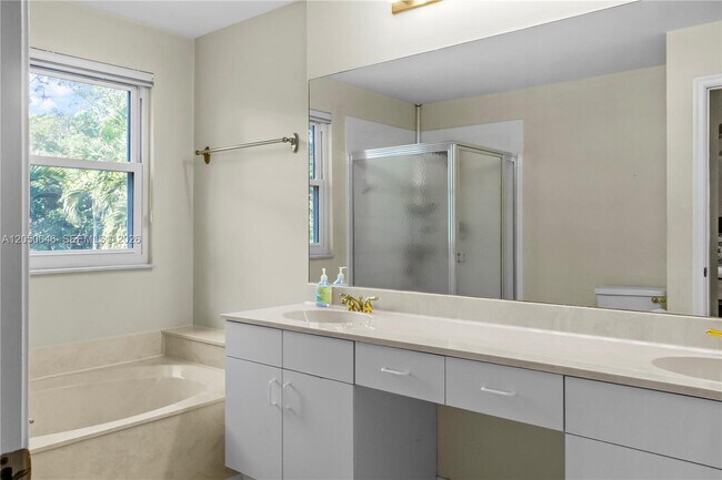 Building Photo - 6885 NW 75th Pl