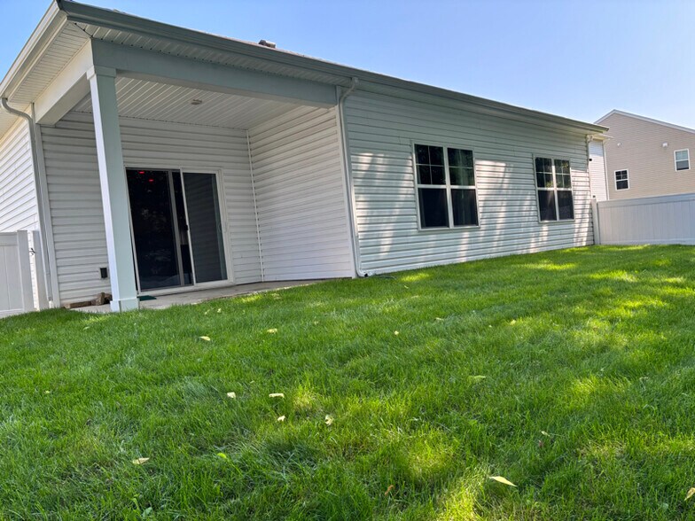 Building Photo - 383 Kells Ct E