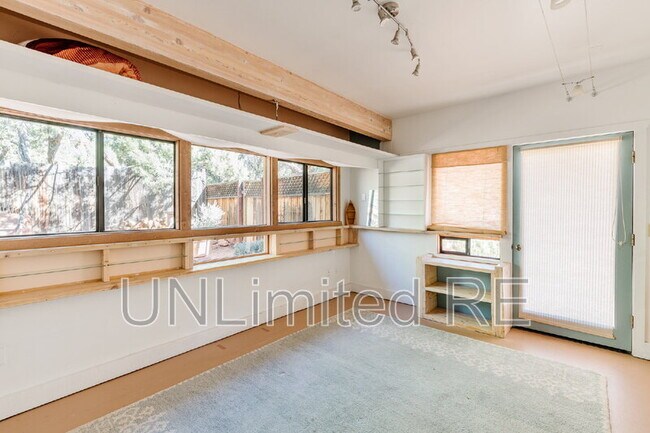 Building Photo - 35 Pierce Dr