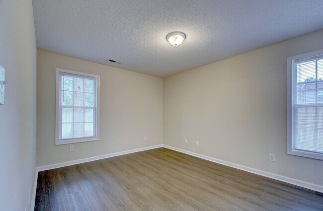 Building Photo - 136 Railroad Ridge Rd