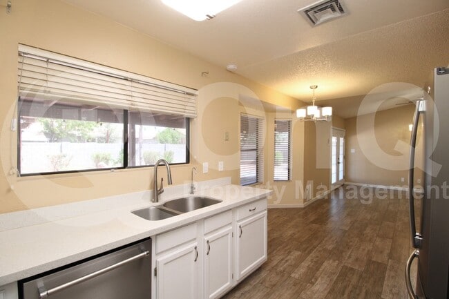 Building Photo - 2862 E Dolphin Ave
