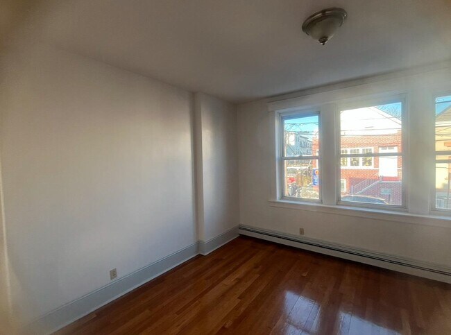 Building Photo - 417 19th St