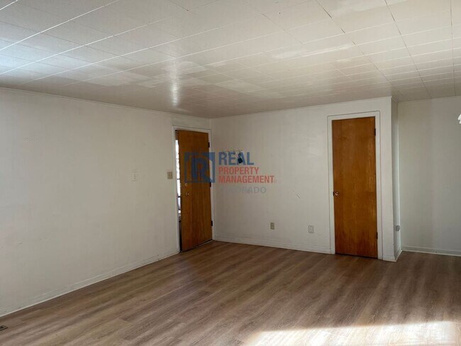 Building Photo - 1103 1/2 Emigh St-