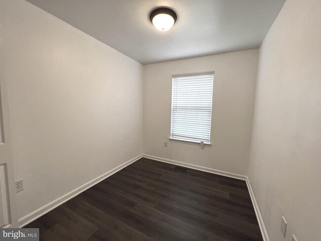 Building Photo - 513 Willow Ave