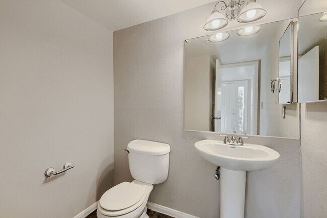 Building Photo - Townhome for Rent