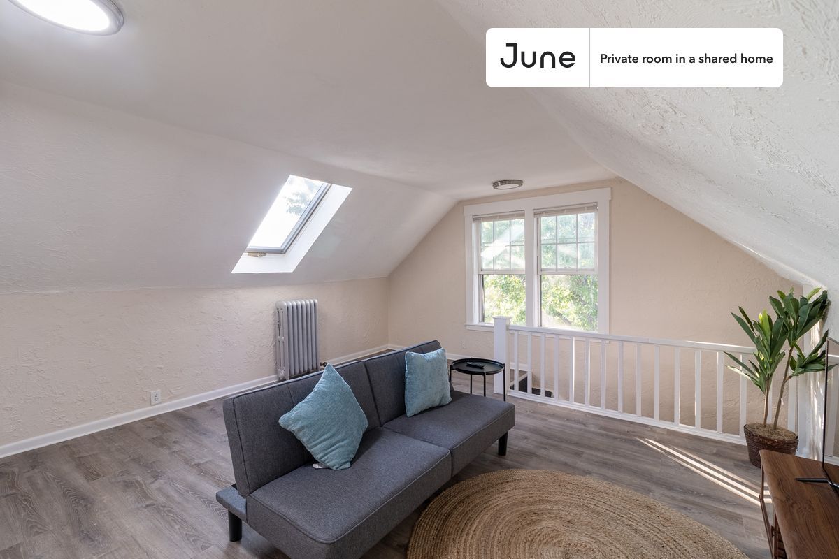 Building Photo - Room in Shared 6 bed/2 bath home