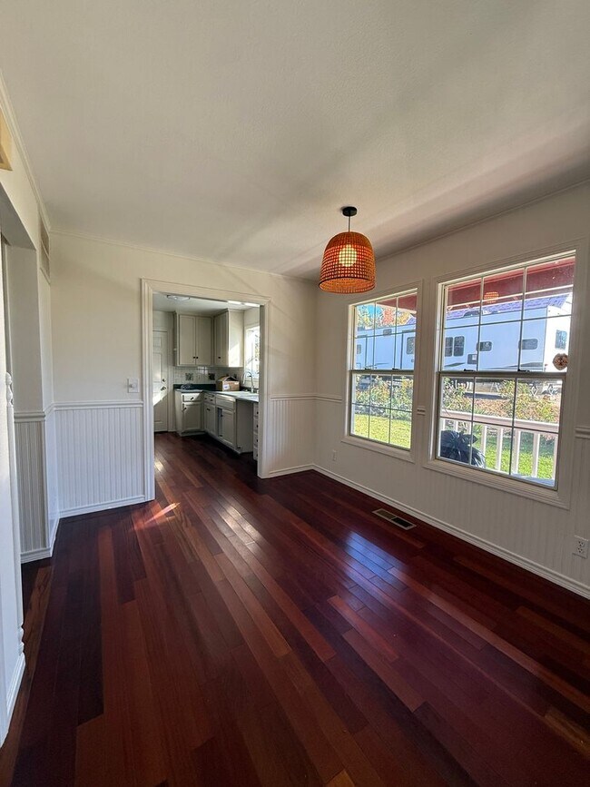 Building Photo - Experience the perfect blend of comfort, s...
