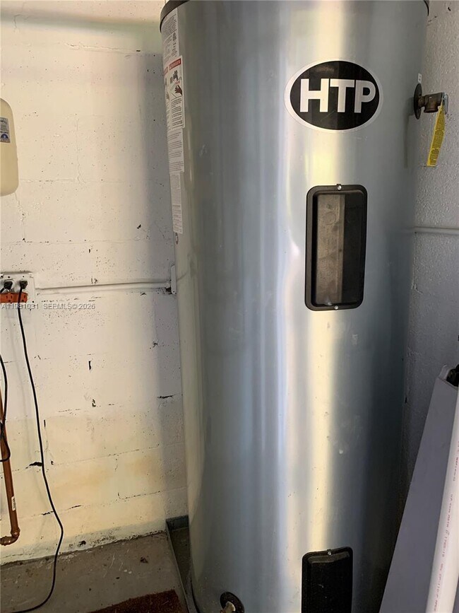 Building Photo - 130 Mendoza Ave