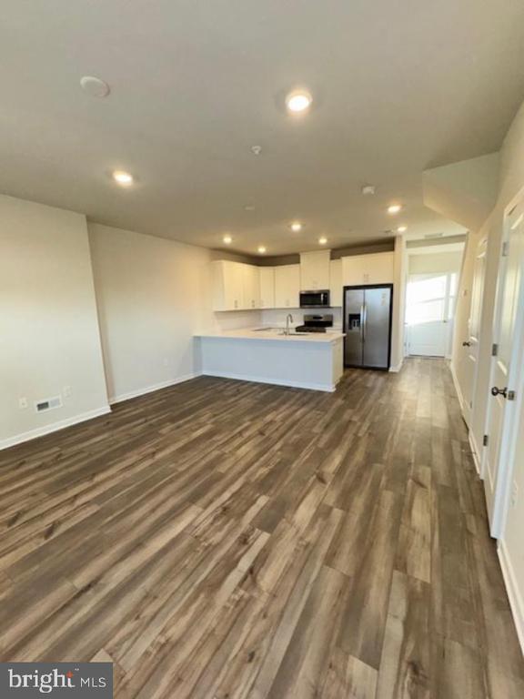 Building Photo - 701 Platinum Dr