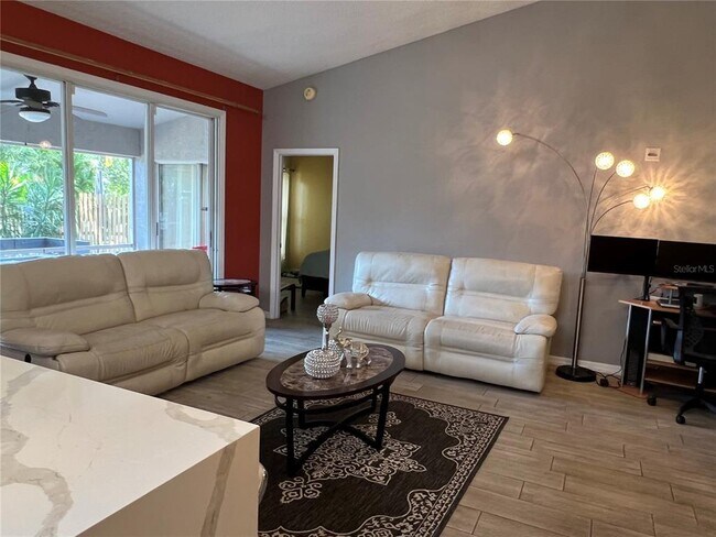 Building Photo - 3090 Pepperwood Ln W