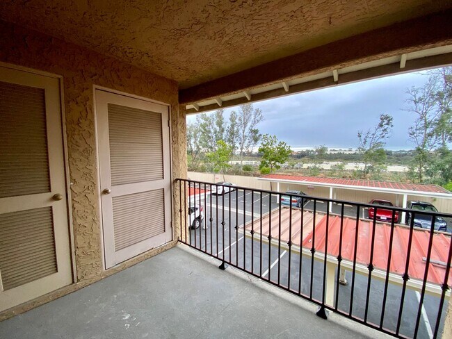 Building Photo - Spacious Two Bedroom featuring Ensuite Bathrooms! TWO ASSIGNED PARKING SPACES! Air Conditioning I...