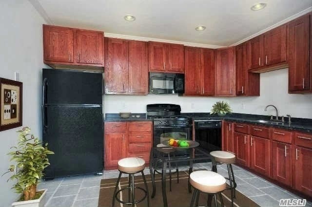 Building Photo - 479 Front St