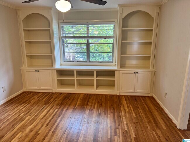 Building Photo - 3712 Country Club Dr S