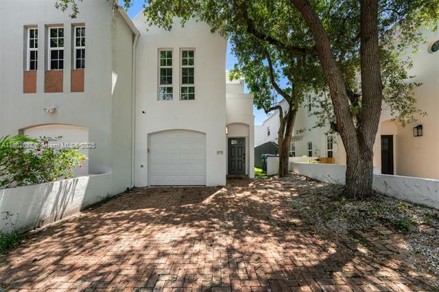 Building Photo - 3125 Paola Dr