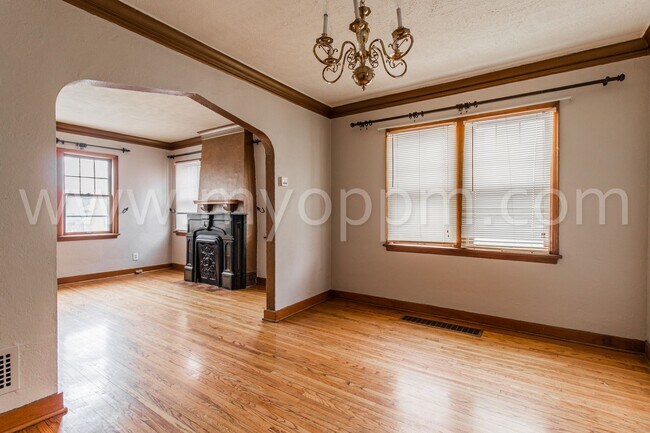 Building Photo - Unique 2Bd/1 Ba Duplex | Blackstone District