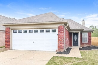 Building Photo - 5570 Alexandria Ln