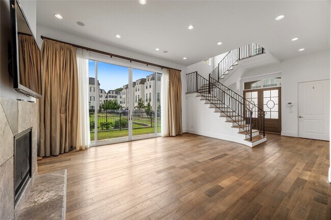 Building Photo - 11107 Savannah Oaks Ln