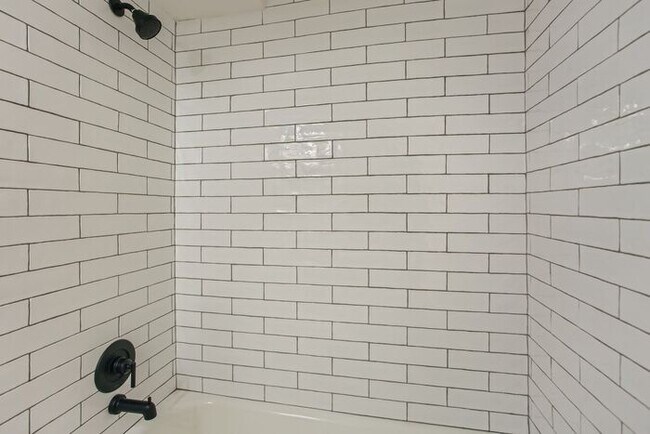 Building Photo - Updated 1BR in Prime DTC Location