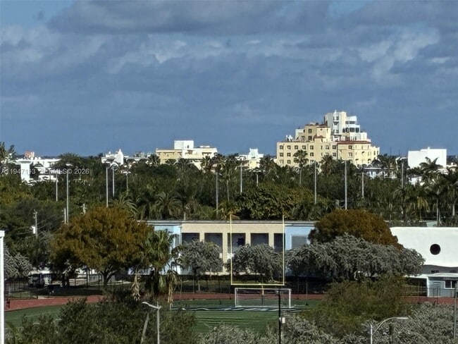 Building Photo - 1000 West Ave