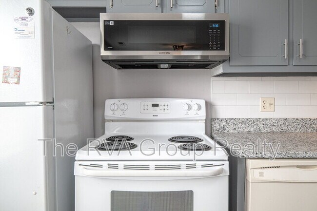 Building Photo - 3805 Woodlawn St