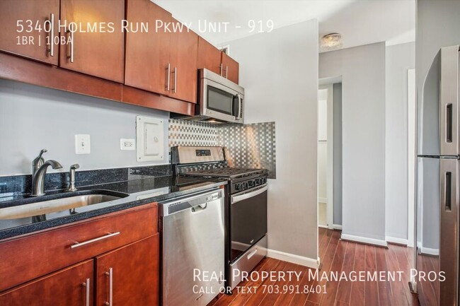 Building Photo - Stylish, Updated Condo Near Metro — All Ut...