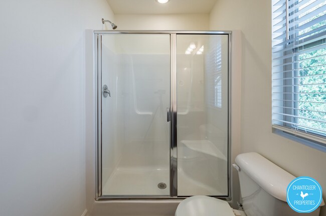 Building Photo - 8 Rochambeau Ct