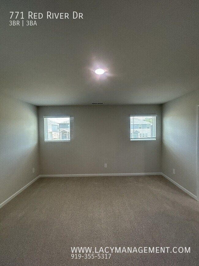 Building Photo - 771 Red River Dr
