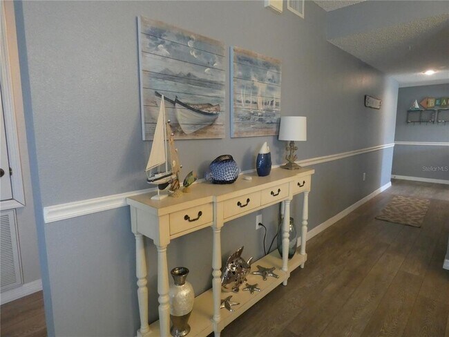 Building Photo - 9320 Clubside Cir