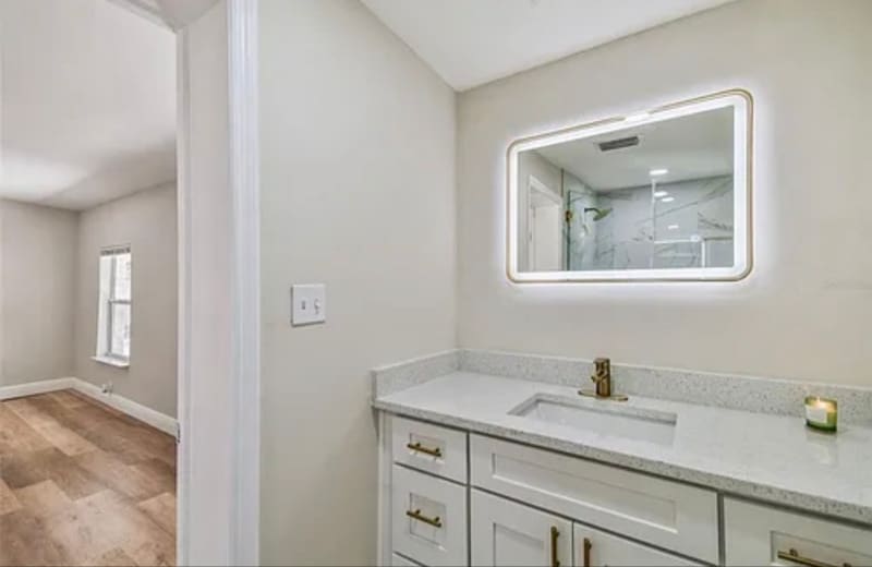 Building Photo - 1914 E Crenshaw St