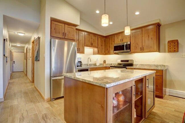 Building Photo - 2 BDR 2 BATH UPDATED  Lake Dillon Condo WI...